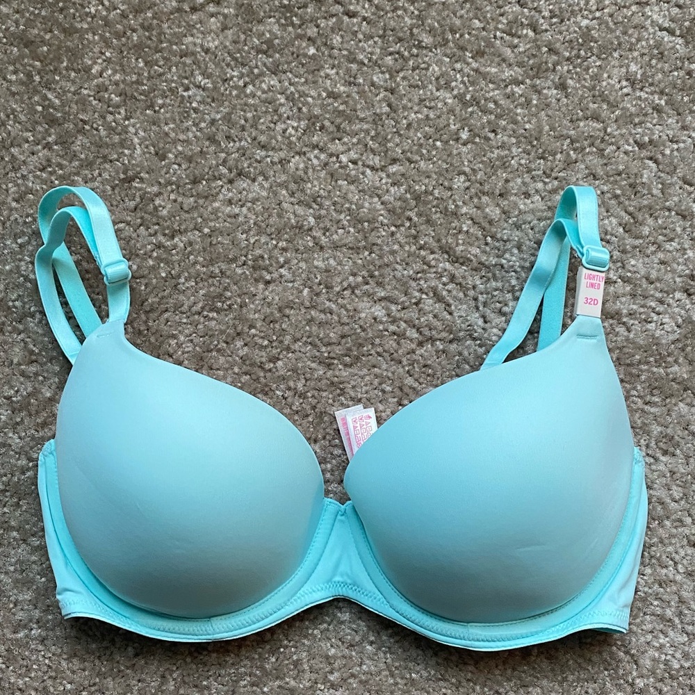 Victoria’s Swcret PINK Wear Everywhere lightly lined bra